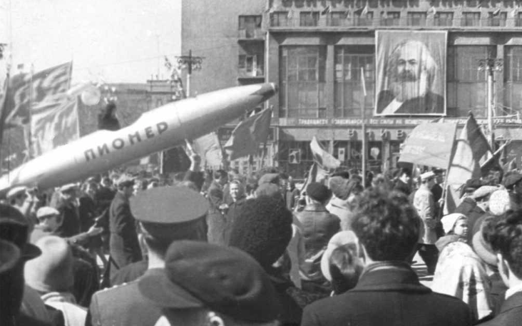 Фото В Новосибирске опубликованы кадры ноябрьских митингов в СССР 5